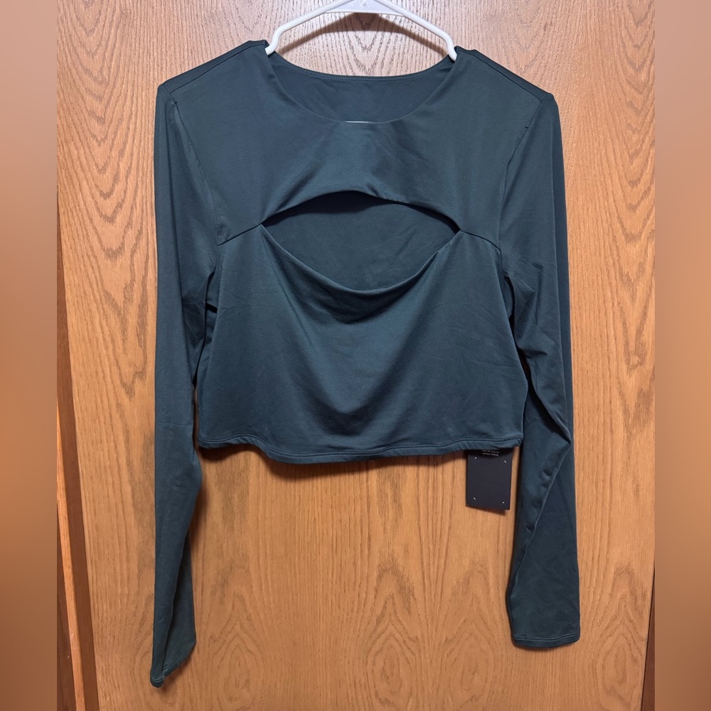 Fabletics Airlite Keyhole Top in Everpine - XL - Khloe Kardashian Collection - Picture 3 of 6